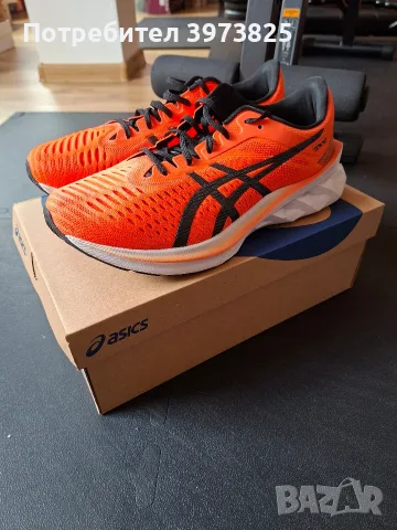Обувки за бягане Asics Novablast Tokyo, снимка 2 - Спортни обувки - 55392135