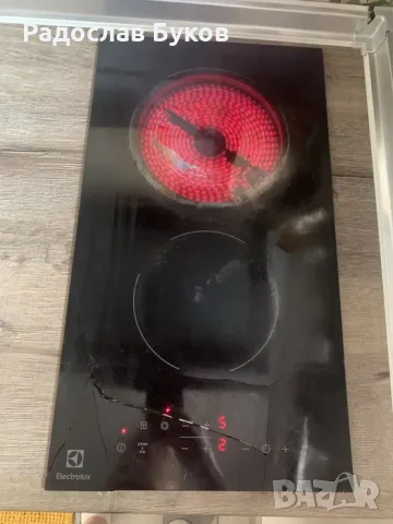 Вграден керамичен плот Electrolux LHR3233CK , Електрически, снимка 3 - Котлони - 55541167