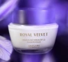 НАЛИЧЕН! Стягащ дневен крем Royal Velvet SPF 20 - Oriflame, снимка 2