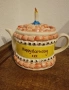 🎂🫖 ВИНТИДЖ ЧАЙНИК „HAPPY BIRTHDAY“ – ПРАЗНИК, ПРЕВЪРНАТ В ПОРЦЕЛАН! 🫖🎂 , снимка 1