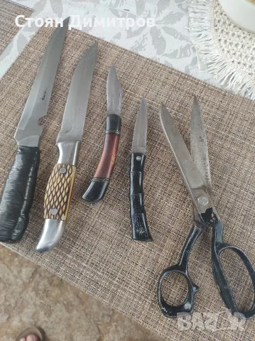 Два ножа стари здрави,две ножчета и шивашка ножица,,чилик,, стомана изработка красива на всички , снимка 7 - Антикварни и старинни предмети - 55616485