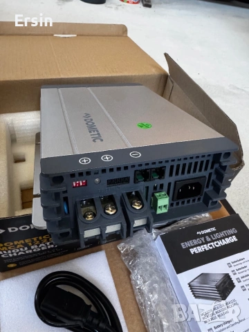DOMETIC зарядно устройство МСА1225 Едновременно зареждане на два бордови и един стартерен акумулатор, снимка 7 - Друга електроника - 54586597