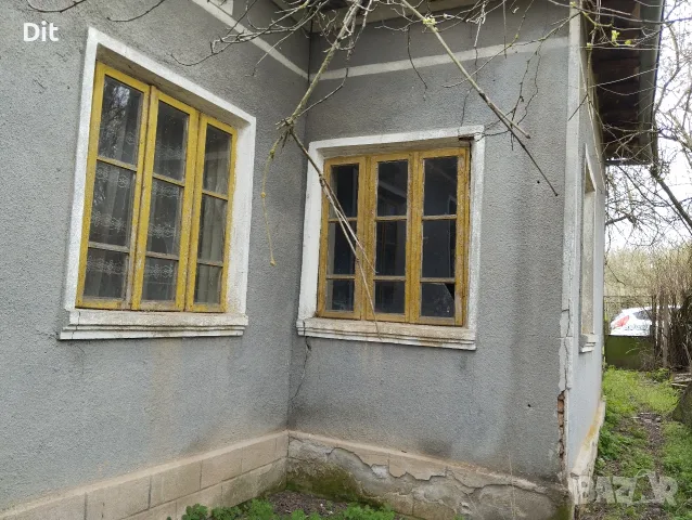 ЕКСКЛУЗИВНО! Продава се здрава тухлена къща с огромен двор (2700 кв.м) и действащ кладенец – с. Росе