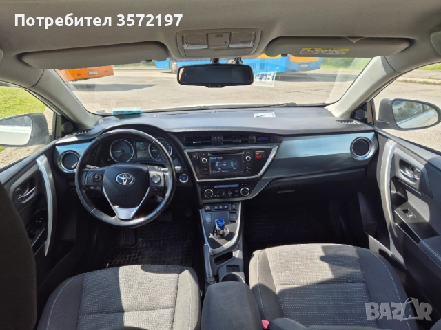 Toyota Auris Hybrid, снимка 8 - Автомобили и джипове - 54368966