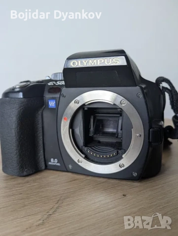 Olympus E-500 DSLR Фотоапарат за Начинаещи + Olympus 14-55mm 1:3.5-5.6 Обектив Отлично Състояние, снимка 3 - Фотоапарати - 55179290