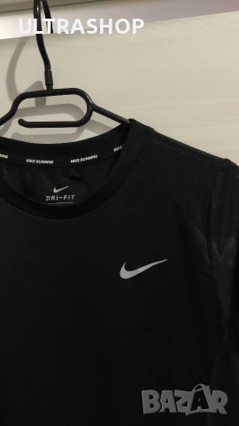 Nike M size ДАМСКА спортна фланелка, снимка 3 - Тениски - 54528766