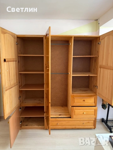 Продавам трикрилен Гардероб с чекмеджета, снимка 4 - Гардероби - 55275393