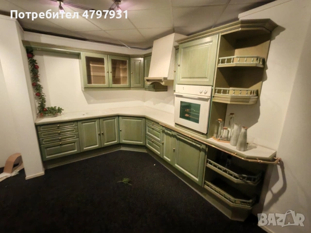 Чисто нова дъбова кухня с уреди 