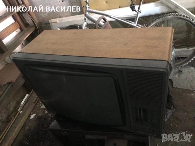 Стара     антична     телевизия  /  Наличен  .