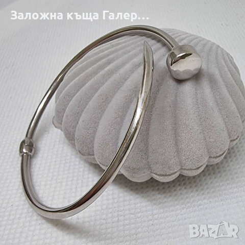 Златна твърда гривна (модел - Cartier) от бяло злато 585 – елегантен и изискан аксесоар!, снимка 2 - Гривни - 54216140