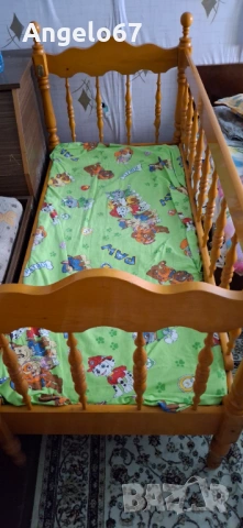 Дървено креватче за бебе с матрак и чаршафи., снимка 2 - Бебешки легла и матраци - 54045421