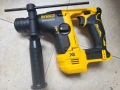 Акумулаторен перфоратор DeWalt DCH072, снимка 1