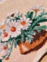 Винтидж гоблен (needlepoint) с бродиран букет от маргаритки във ваза, датиращ от 60-те или 70-те год, снимка 6