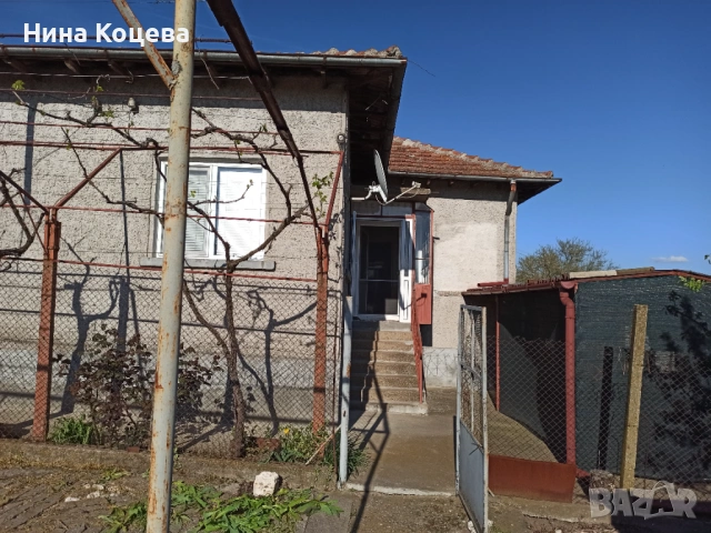 Продавам фамилна къща 🏡, снимка 11 - Къщи - 54329069
