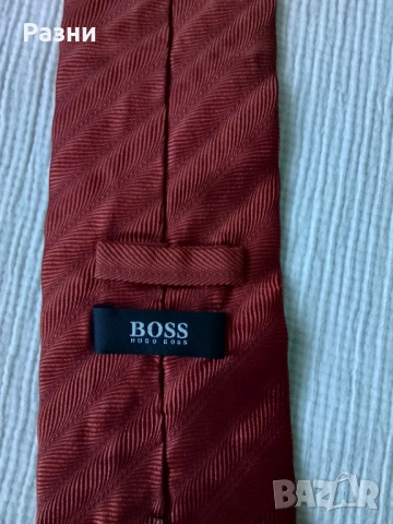 Копринена вратовръзка Hugo Boss като нова (Made in Italy), снимка 3 - Други - 54322881