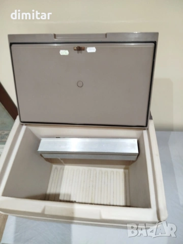Къмпинг хладилник ELECTORLUX 12 V /220 V/ GAZ, снимка 2 - Хладилни чанти - 54735950