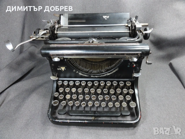 СТАРА РЕТРО НАСТОЛНА ПИШЕЩА МАШИНА GROMA GERMANY 