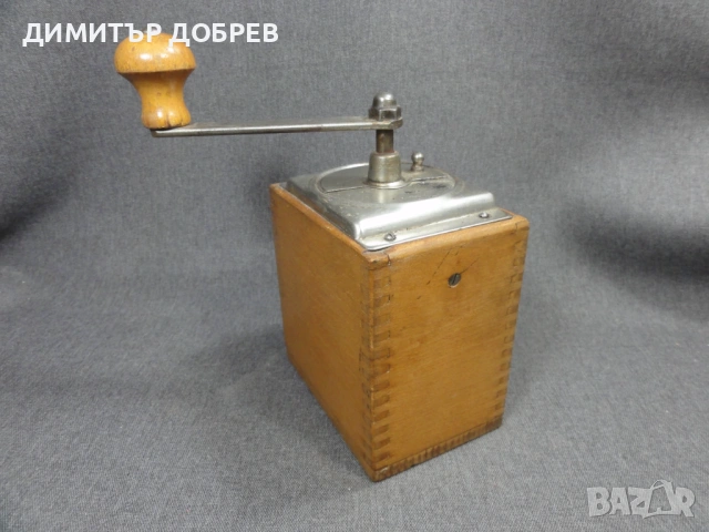 СТАРА РЕТРО ДЪРВЕНА МЕЛНИЦА ЗА КАФЕ РЪЧНА КАФЕМЕЛАЧКА, снимка 3 - Антикварни и старинни предмети - 54712646