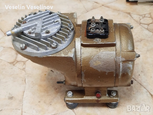 Монофазен въздушен компресор 220V/65W (0.5 - 1 bar) - 3 броя, снимка 3 - Електродвигатели - 54534835