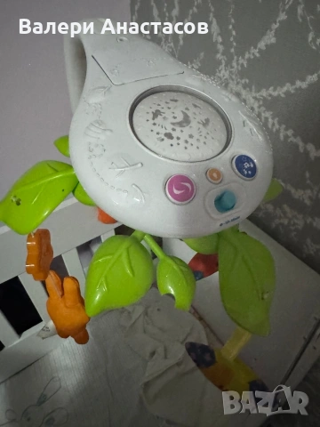 Въртележка за кошара Winfun с музика, проектор и подвижни играчки