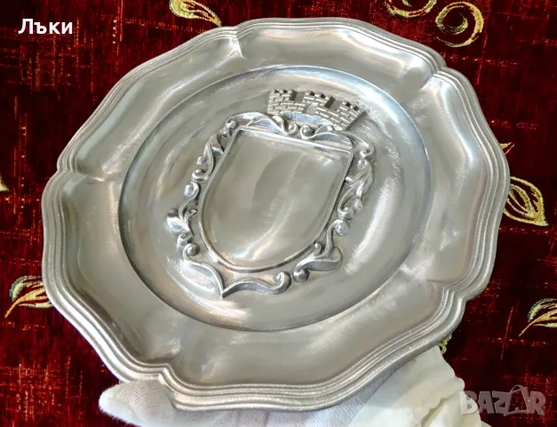 Калаена чиния Замък,Щит,орнаменти,калаена сватба. 