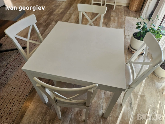 Трапезна маса ИКЕА 90/90 разтегателна.