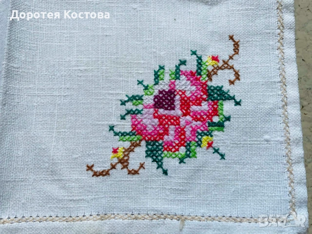 Красиви ръчно бродирани салфетки с рози от Англия, 5 бр, , снимка 2 - Антикварни и старинни предмети - 54211030