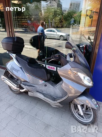 Скутер Apriliq Atlantic 400