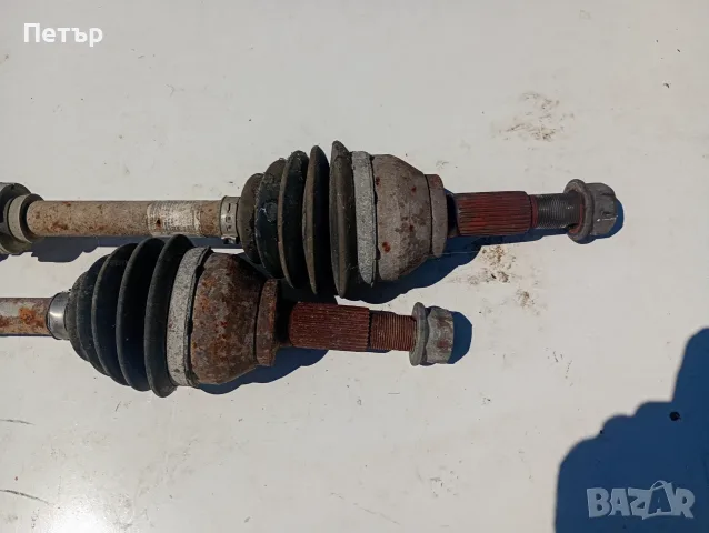 Къса дълга полуоска Нисан нв200 nissan nv200 1.5дци, снимка 2 - Части - 55619418