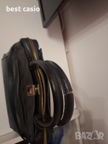 Продавам оригинална дамска чанта Guess., снимка 5 - Чанти - 54905498
