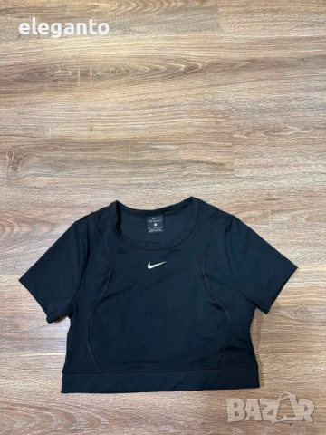 Нова дамска тениска Nike  Aeroadapt crop top in black , S размер, снимка 2 - Тениски - 54554351