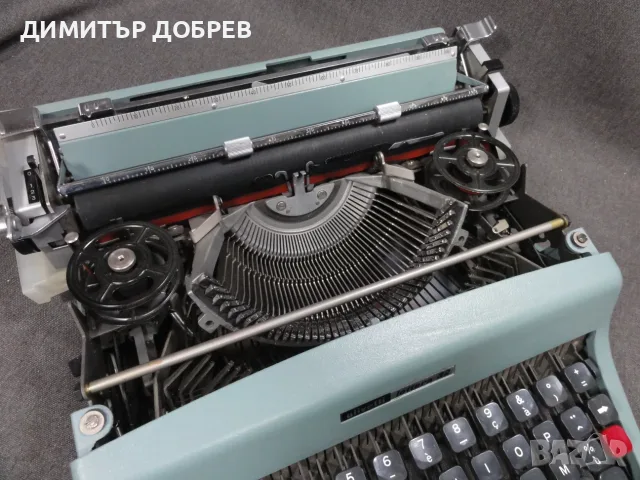 СТАРА РЕТРО ПОРТАТИВНА ПИШЕЩА МАШИНА OLIVETTI LETTERA 32 ITALY AZERTY, снимка 5 - Антикварни и старинни предмети - 55423254