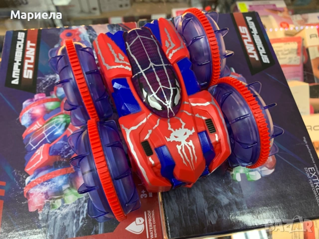 RC каскадьорска кола с 2 дистанционни / Spider Man, снимка 6 - Коли, камиони, мотори, писти - 54639991