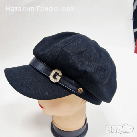 Елегантна дамска шапка тип фуражка с декоративна лента и метално лого, снимка 8 - Шапки - 54093530