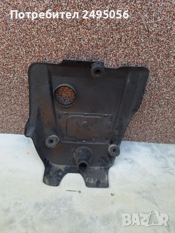 Капак за двигателя на VW Golf 4, снимка 4 - Части - 54603918