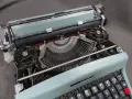СТАРА РЕТРО ПОРТАТИВНА ПИШЕЩА МАШИНА OLIVETTI LETTERA 32 ITALY AZERTY, снимка 5