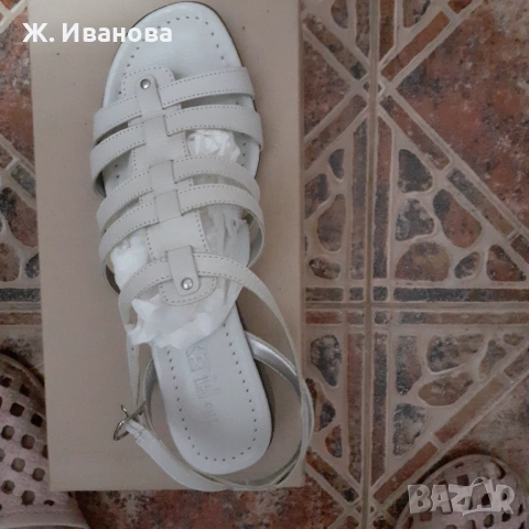 Продавам дамски нови сандали , естествена кожа