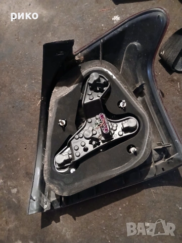 Ляв стоп Тойота Авенсис , снимка 2 - Части - 54264556