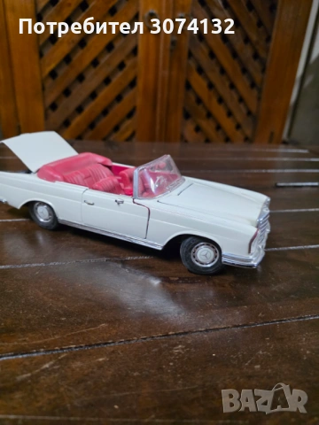 Колекционерска количка Mercedes Benz 280 SE 1961, снимка 4 - Колекции - 54555828