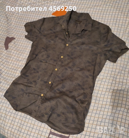 ЧИСТО НОВА мъжка риза с къс ръкав, Тъмна/Тропически мотив, Размер М, снимка 3 - Ризи - 54947311