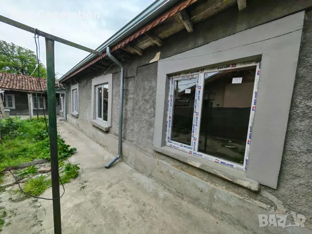 Къща в Центъра на гр.Силистра, на 100м от Дунавската градина, с нов покрив и дограма, 9 стаи, снимка 6 - Къщи - 55515855