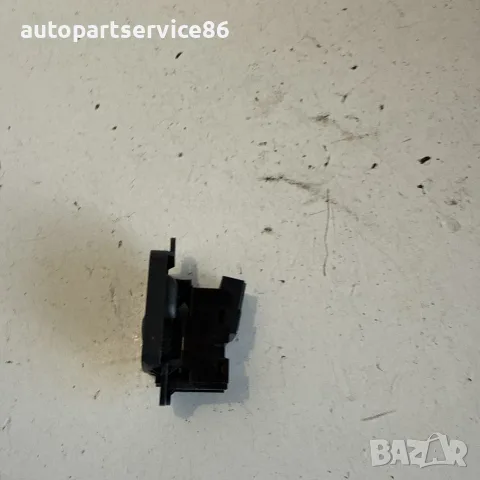 Бутон за управление на задния прозорец на вратата за Volvo XC60 2.4 TDI (2011) 31272013 OEM, снимка 2 - Части - 55654363