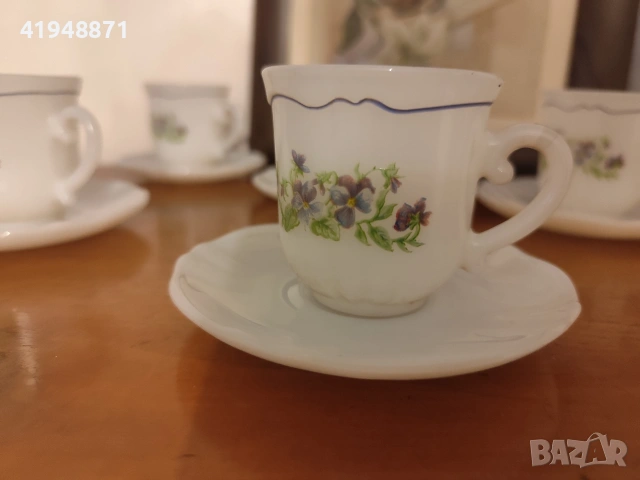 Сервиз за кафе френски аркопал "Виолетки", снимка 3 - Чаши - 55269036