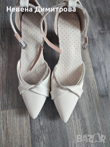 Бели сватбени обувки/ сандали с дебел ток размер 39-40