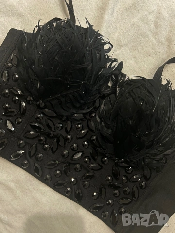 Бюстие с пера и камъни