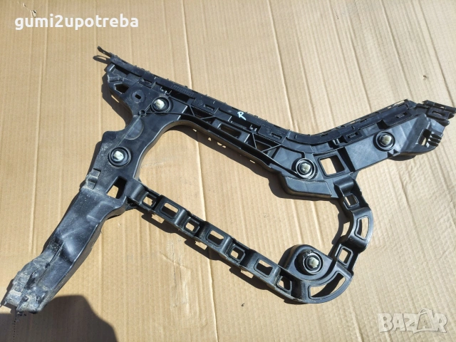 Основа Държач Дясно Задна Броня 3G0807394 Volkswagen Passat B9 1.5 eTSI 150кс 2024г Бензин, снимка 2 - Части - 55008736