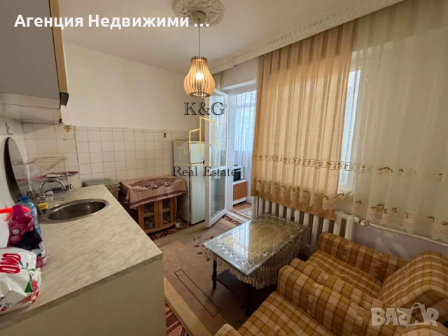 Тристаен апартамент на нисък етаж в кв " Бели Лом " , снимка 2 - Апартаменти - 54775521