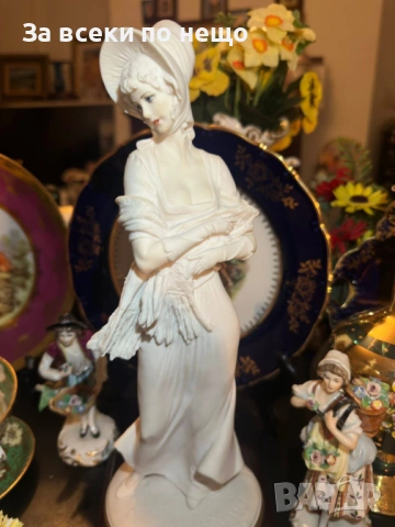 Capodimonte Italy  Circa 1987 автор  Bruno Merli - “ Дамата в бяло” Код P2084, снимка 3 - Декорация за дома - 54035137