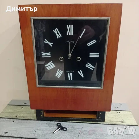 Рядък стенен механичен часовник Янтар (СССР) – работещ, с гонг и ключ