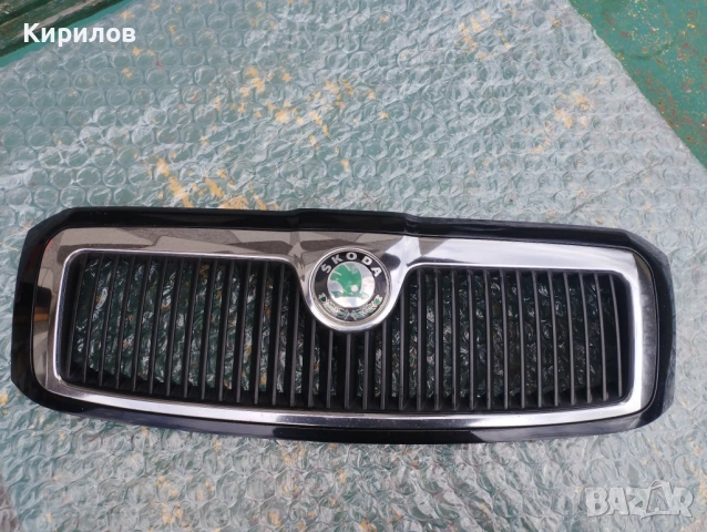 Оригинална решетка на преден капак за Skoda Superb I (2001 -2008), снимка 2 - Части - 53636645